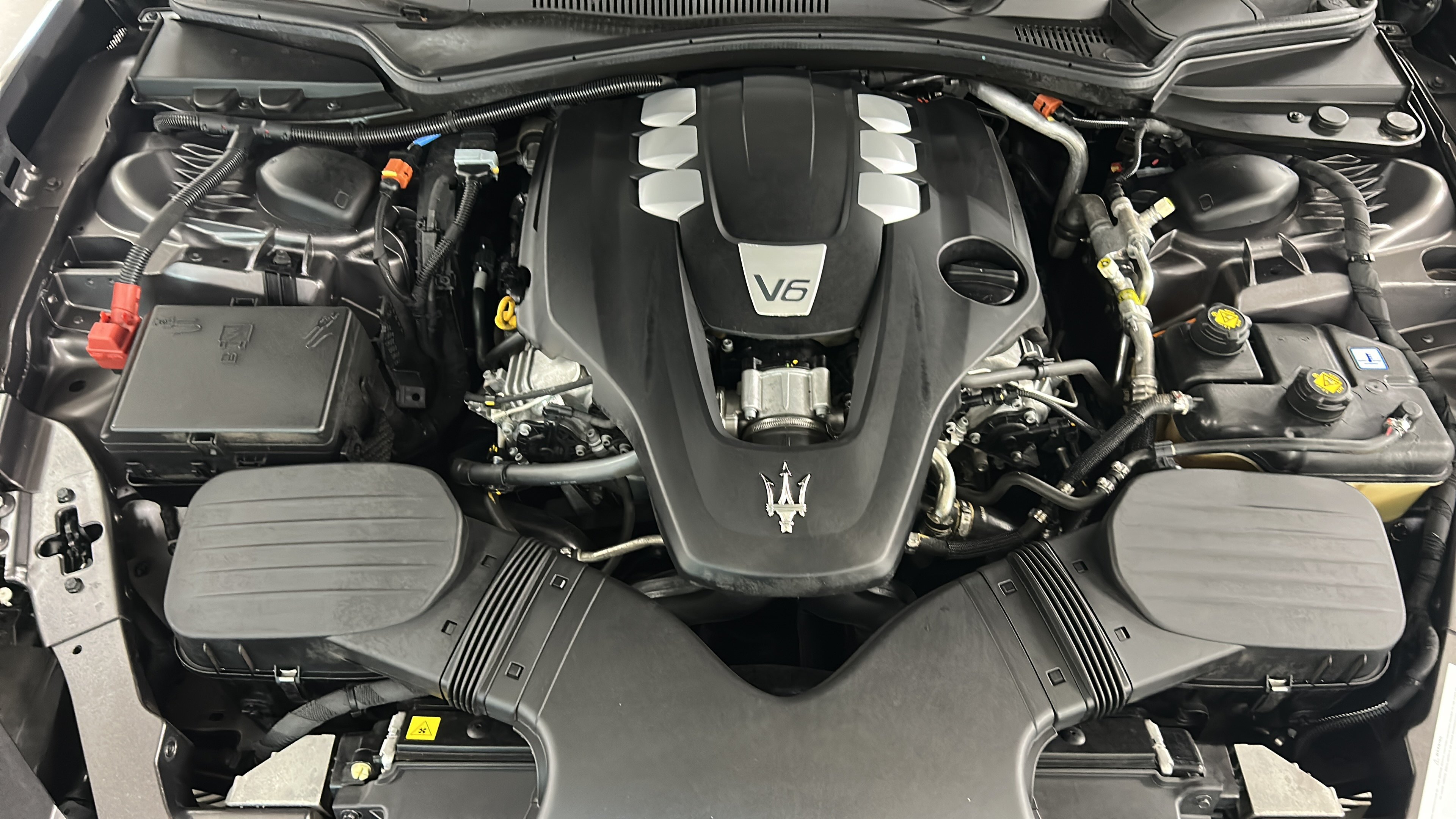 Used 2021 Maserati Ghibli RWD image 34