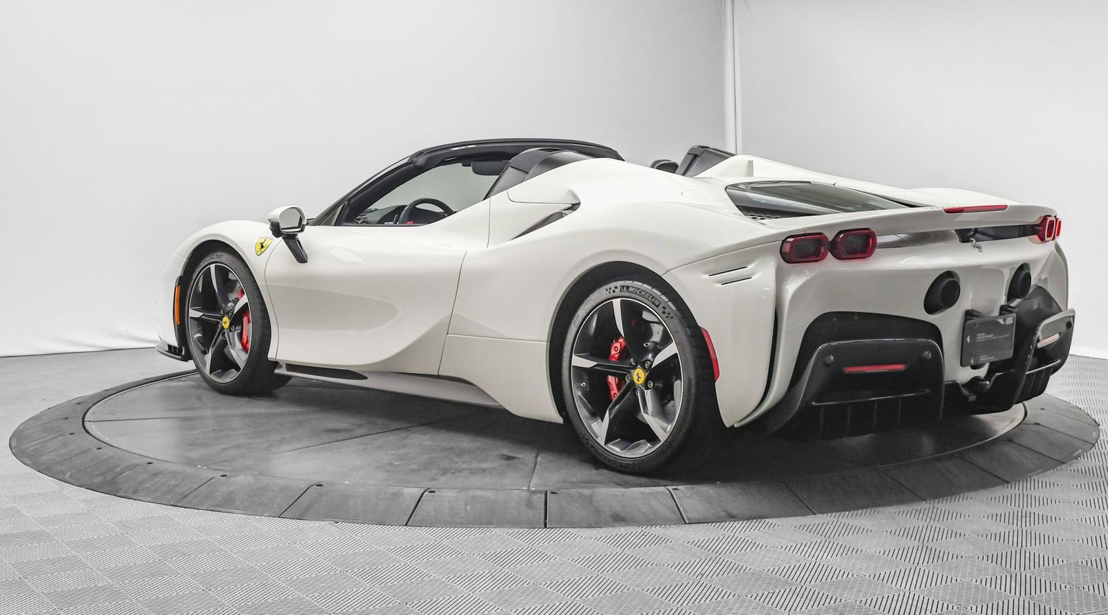 Used 2023 Ferrari SF90 Spider Bianco Avus image 6