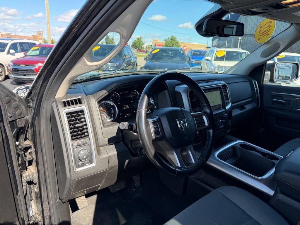Used 2022 RAM 1500 Classic SLT w/ Electronics Convenience Group AWD/4WD image 18
