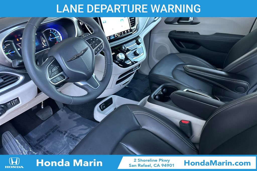Used 2024 Chrysler Pacifica Select image 13
