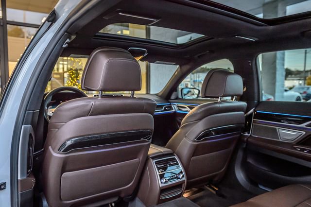 Used 2020 BMW 740i w/ M Sport Package image 38
