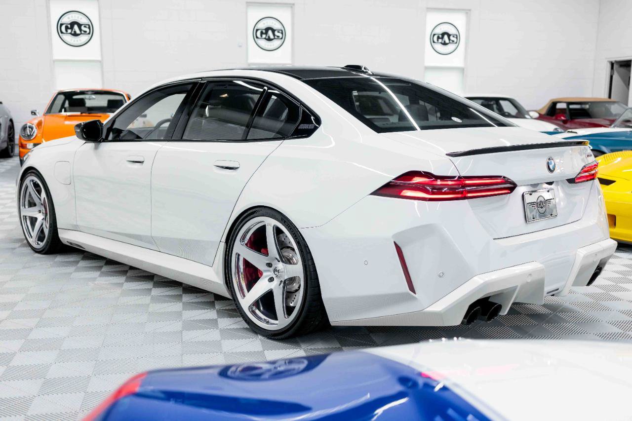 Used 2025 BMW M5 w/ Carbon Package AWD/4WD image 9