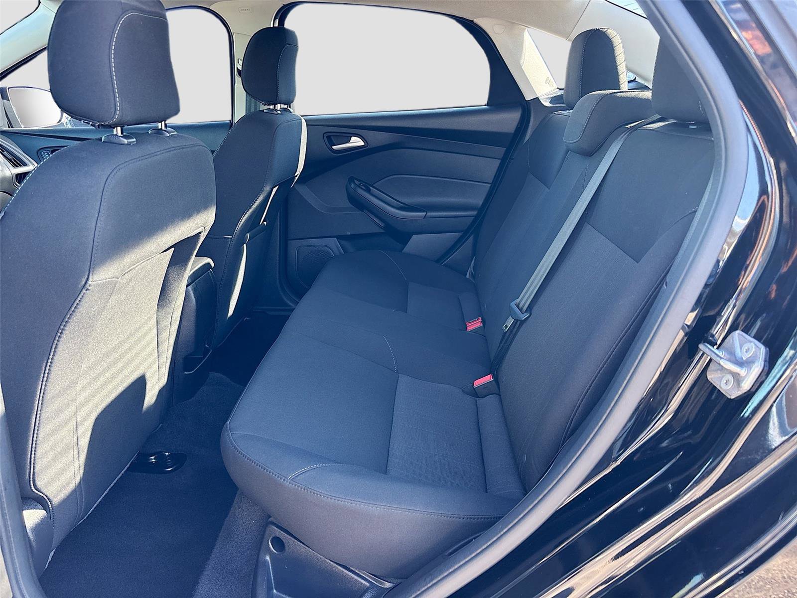 Used 2018 Ford Focus SE w/ SE Appearance Package image 26