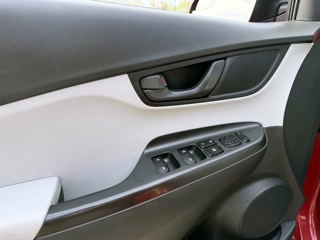 Certified 2022 Hyundai Kona SE image 17