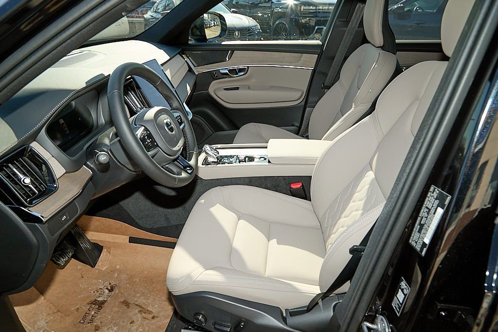 New 2026 Volvo XC90 B6 Plus w/ Protection Package image 14