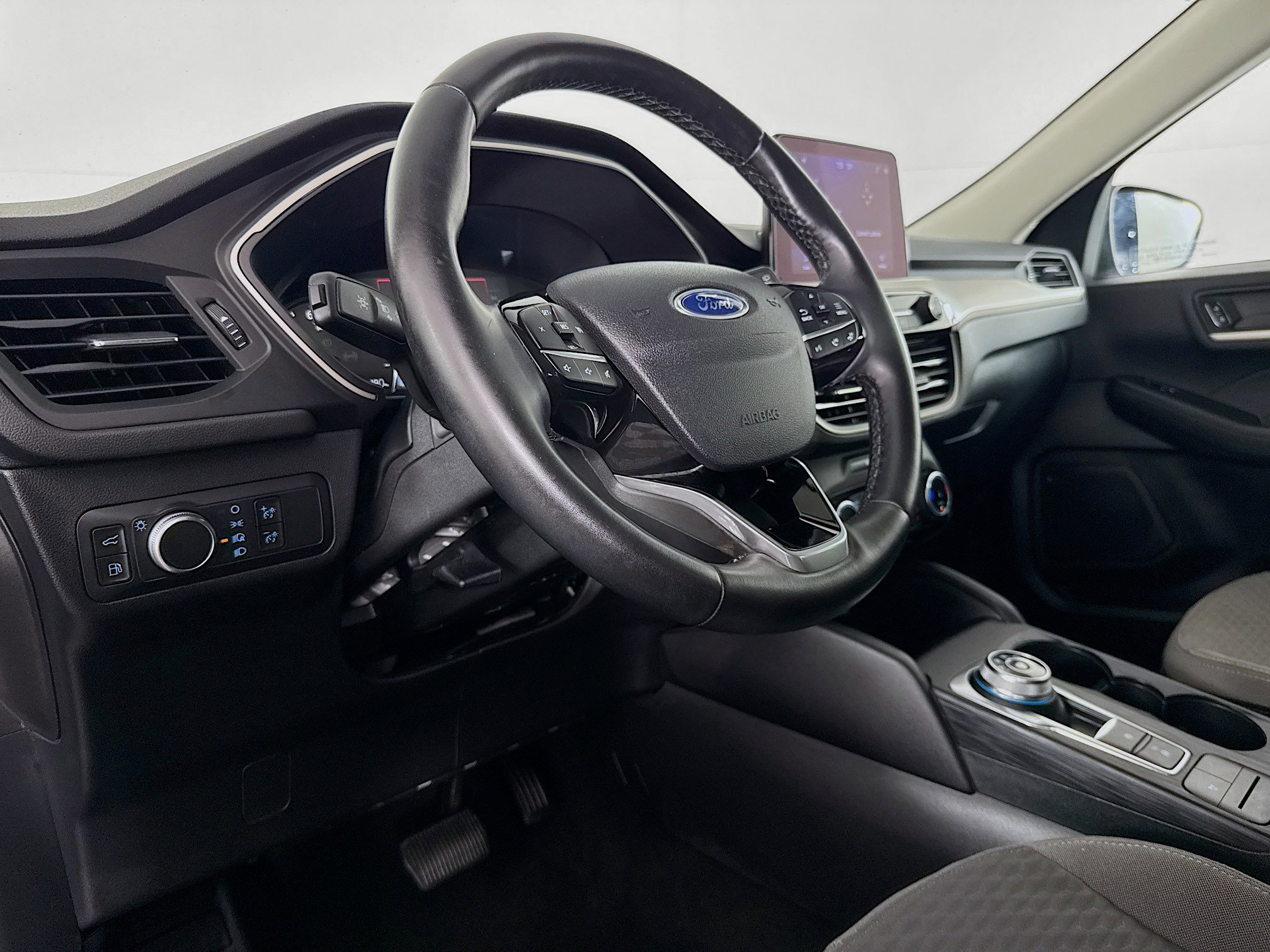 Used 2022 Ford Escape SE w/ SE Sport Appearance Package image 22