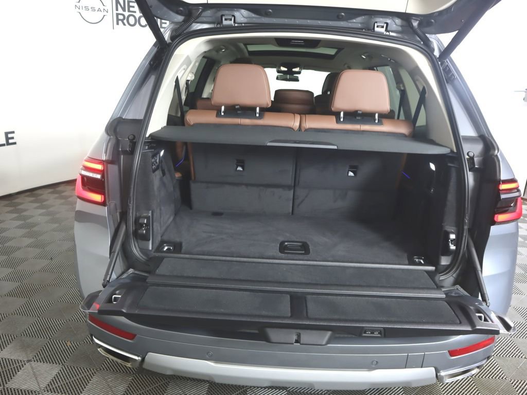 Used 2024 BMW X7 xDrive40i w/ Climate Comfort Package image 33