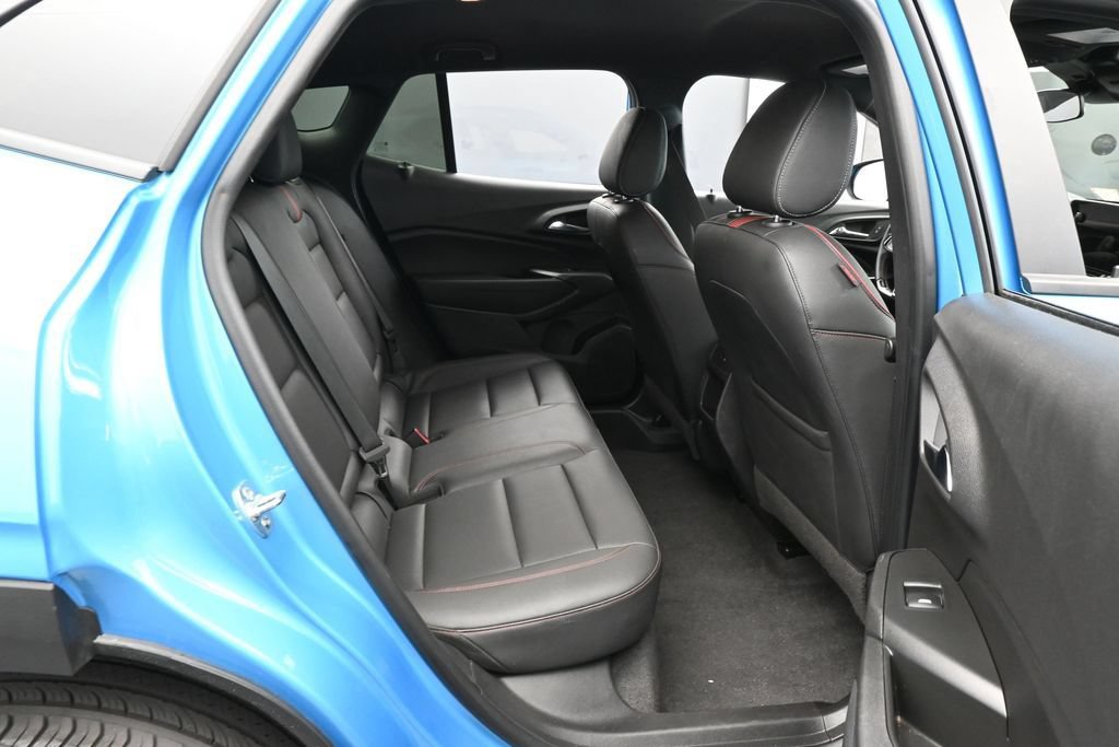 Used 2025 Chevrolet Trax RS FWD image 34