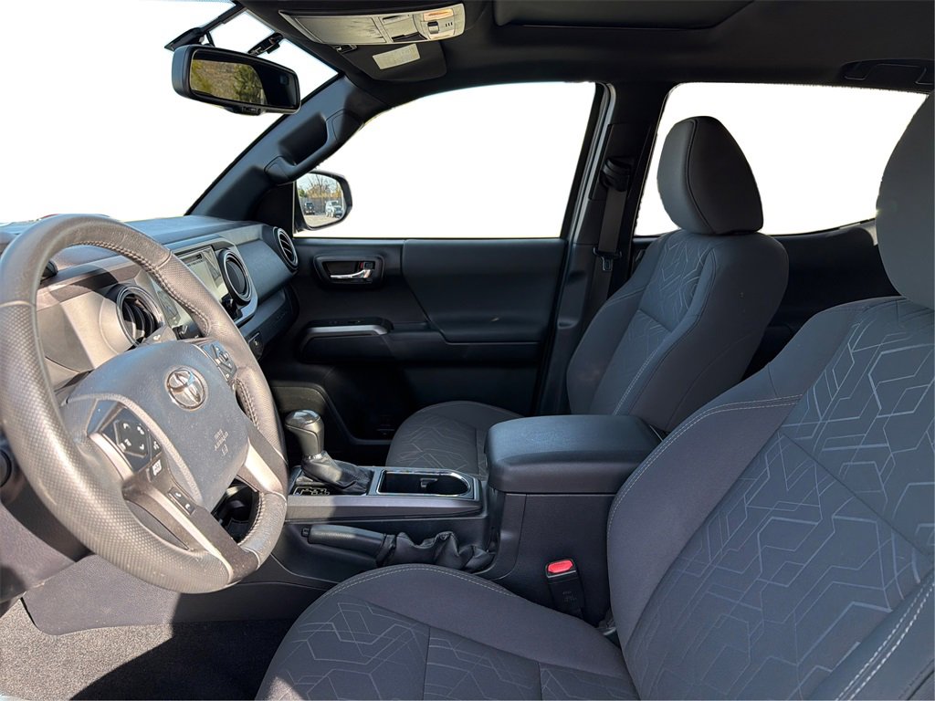 Used 2017 Toyota Tacoma TRD Sport image 10