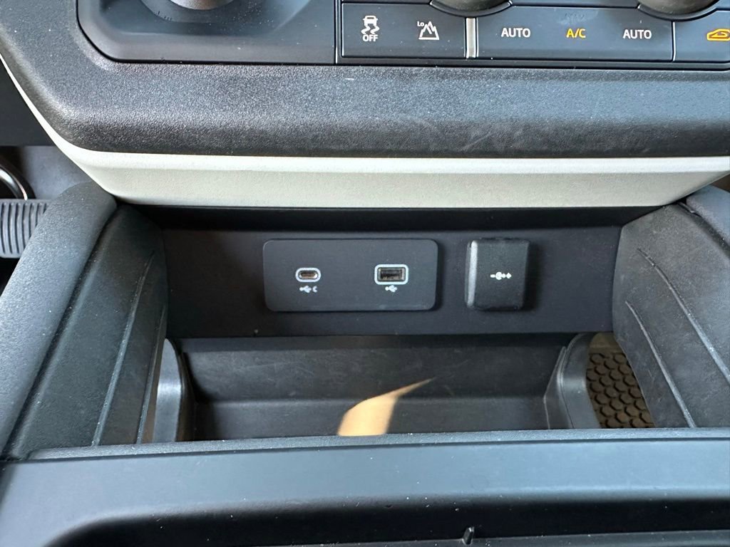 Used 2023 Land Rover Defender 110 S image 23