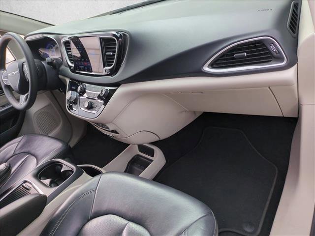 Used 2022 Chrysler Pacifica Touring-L FWD image 21