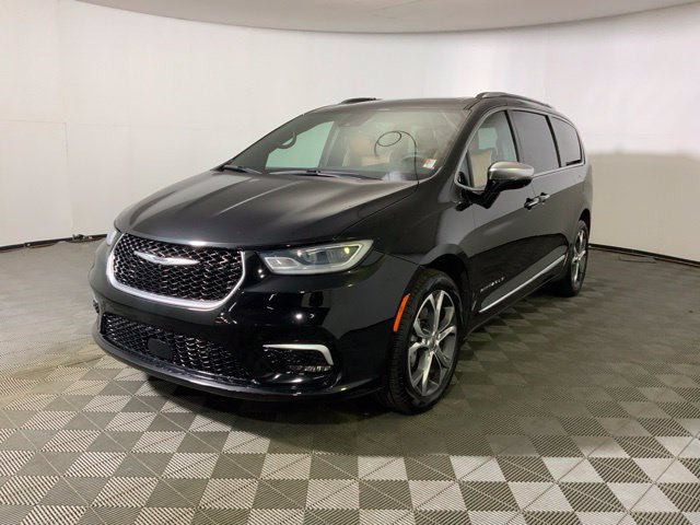 Used 2024 Chrysler Pacifica Pinnacle AWD/4WD image 3