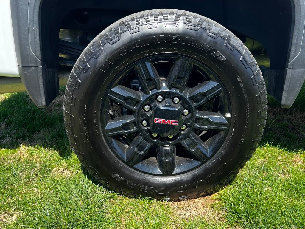 Used 2025 GMC Sierra 2500 AT4 image 17