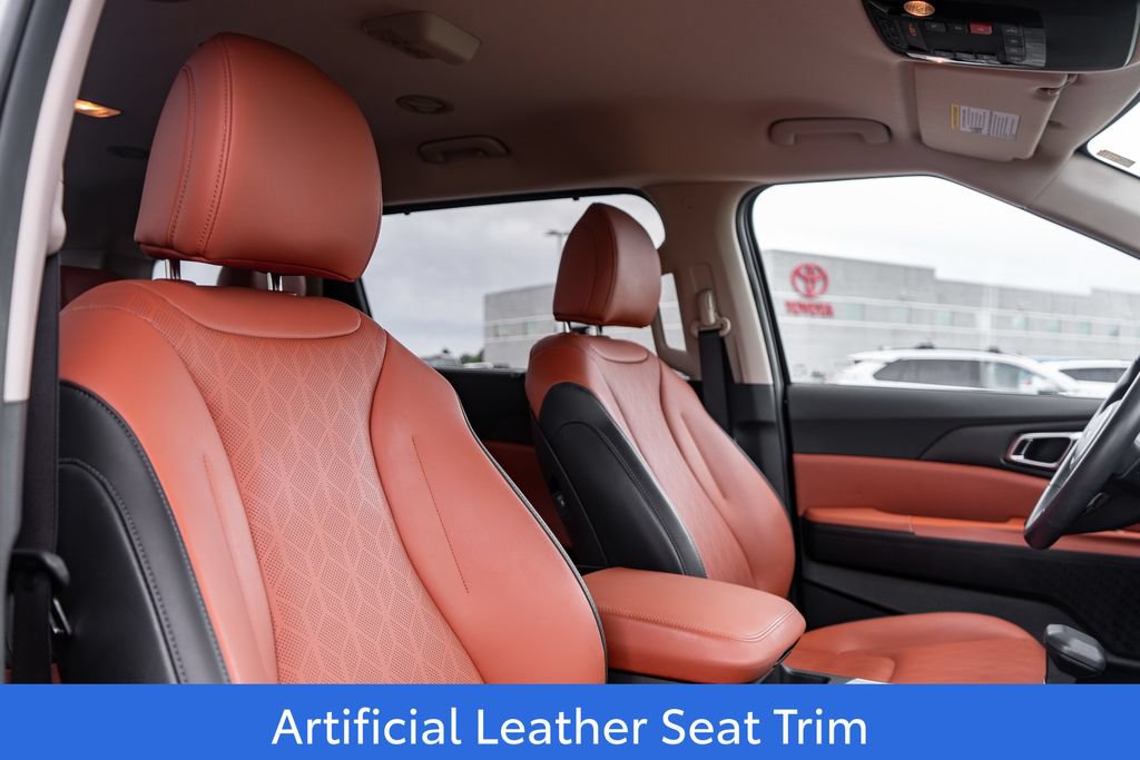 Used 2025 Kia Carnival EX FWD image 13