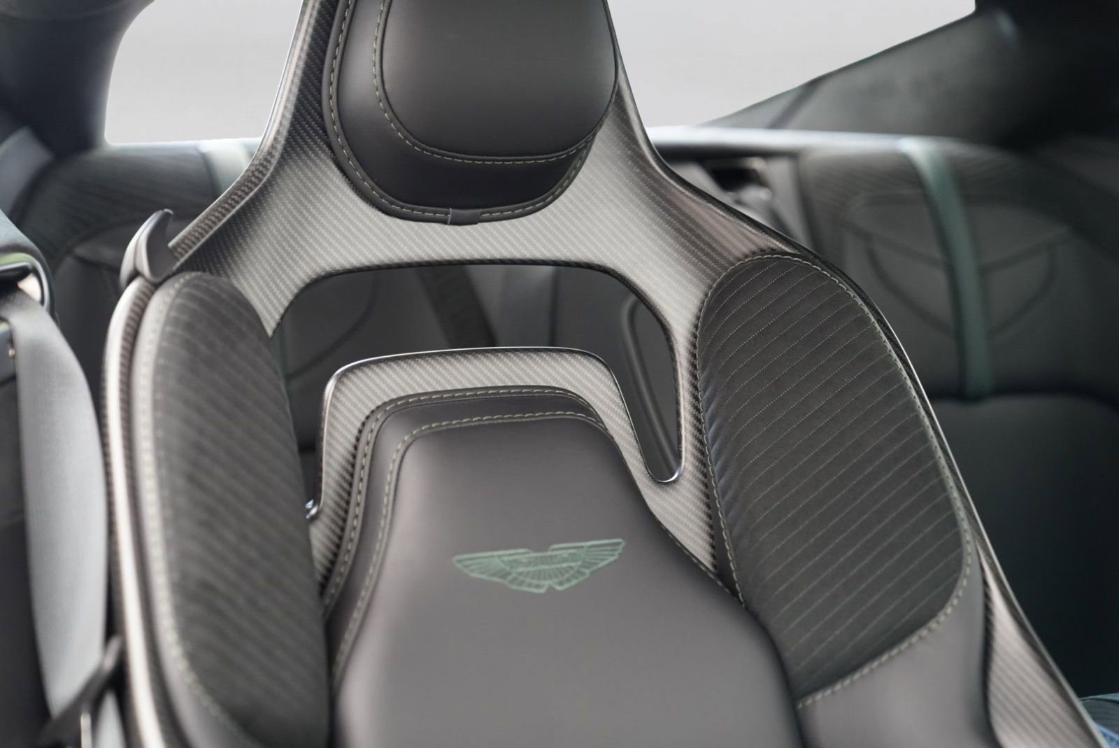Used 2023 Aston Martin DBS Coupe RWD image 37