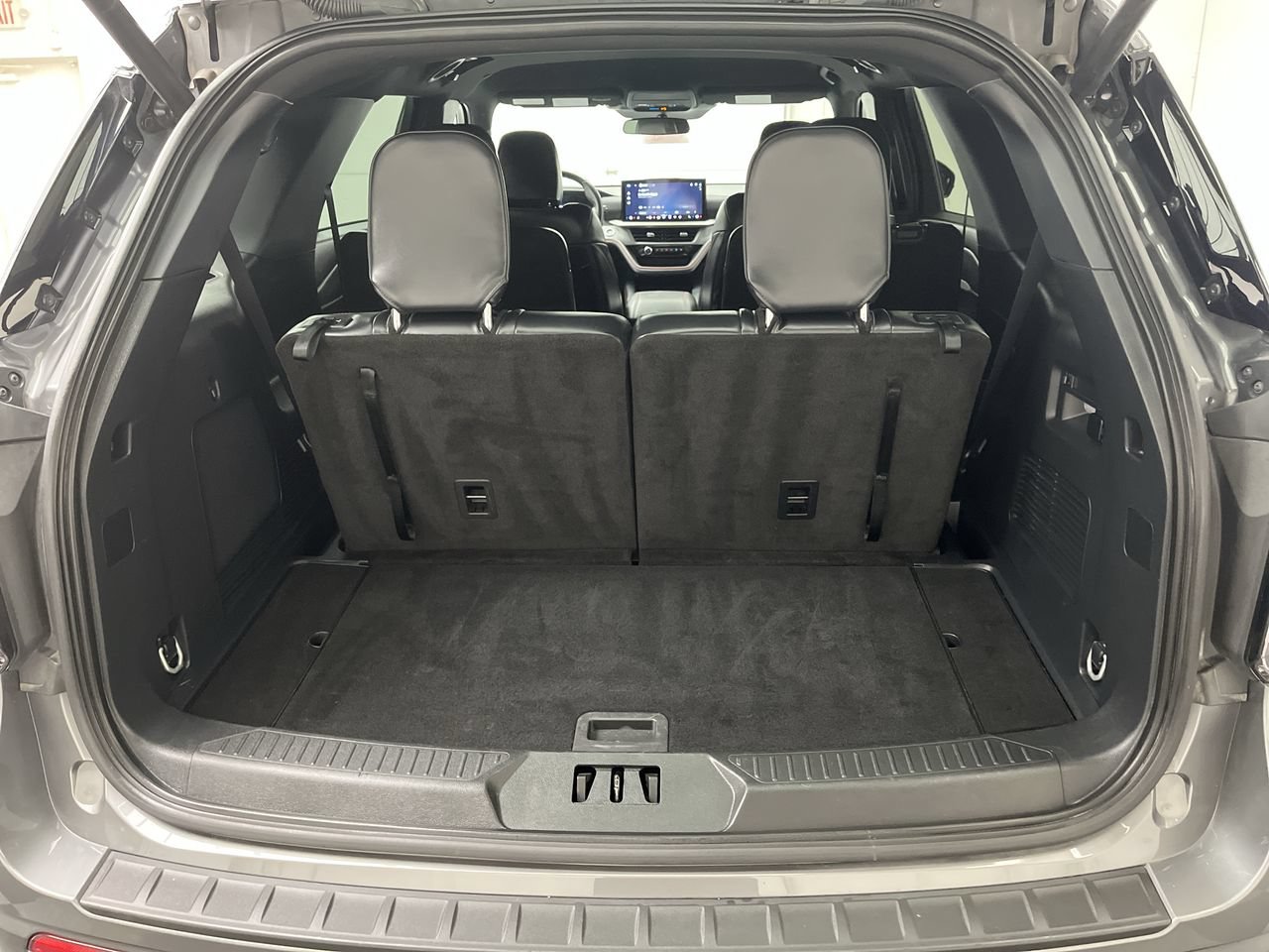 Certified 2025 Ford Explorer ST-Line AWD/4WD image 31