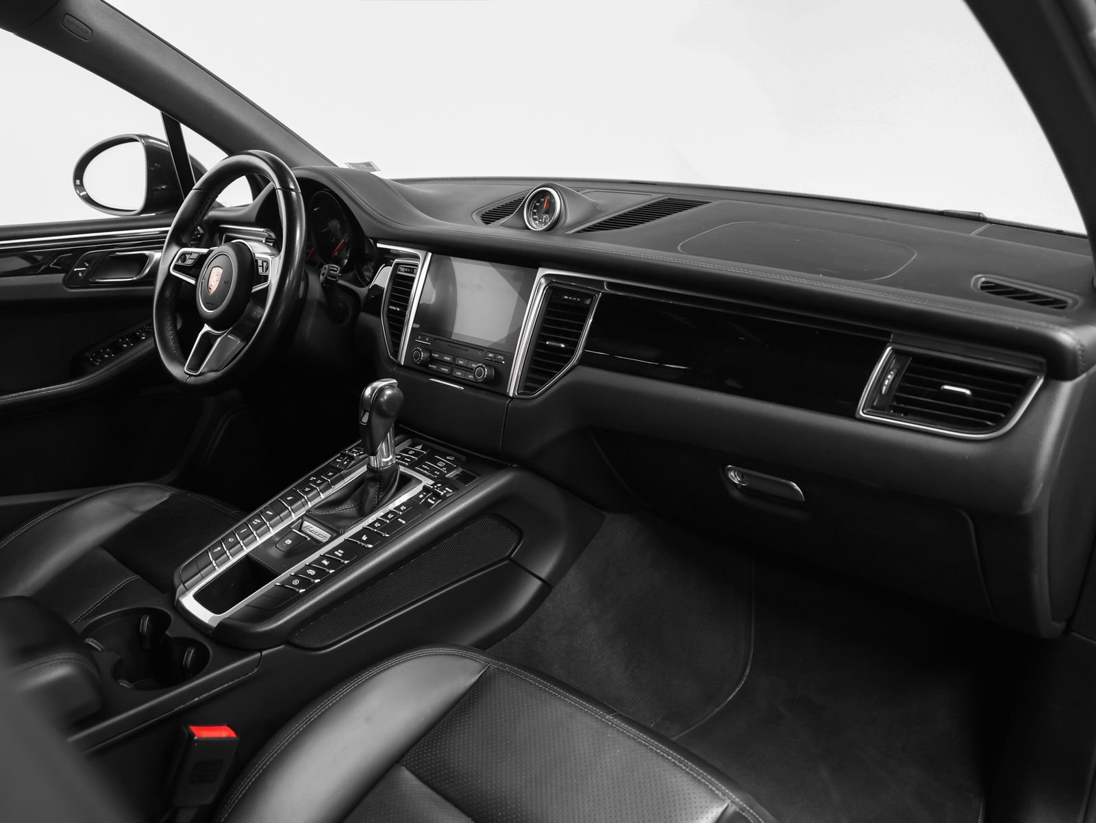 Certified 2018 Porsche Macan Sport Edition AWD/4WD image 21
