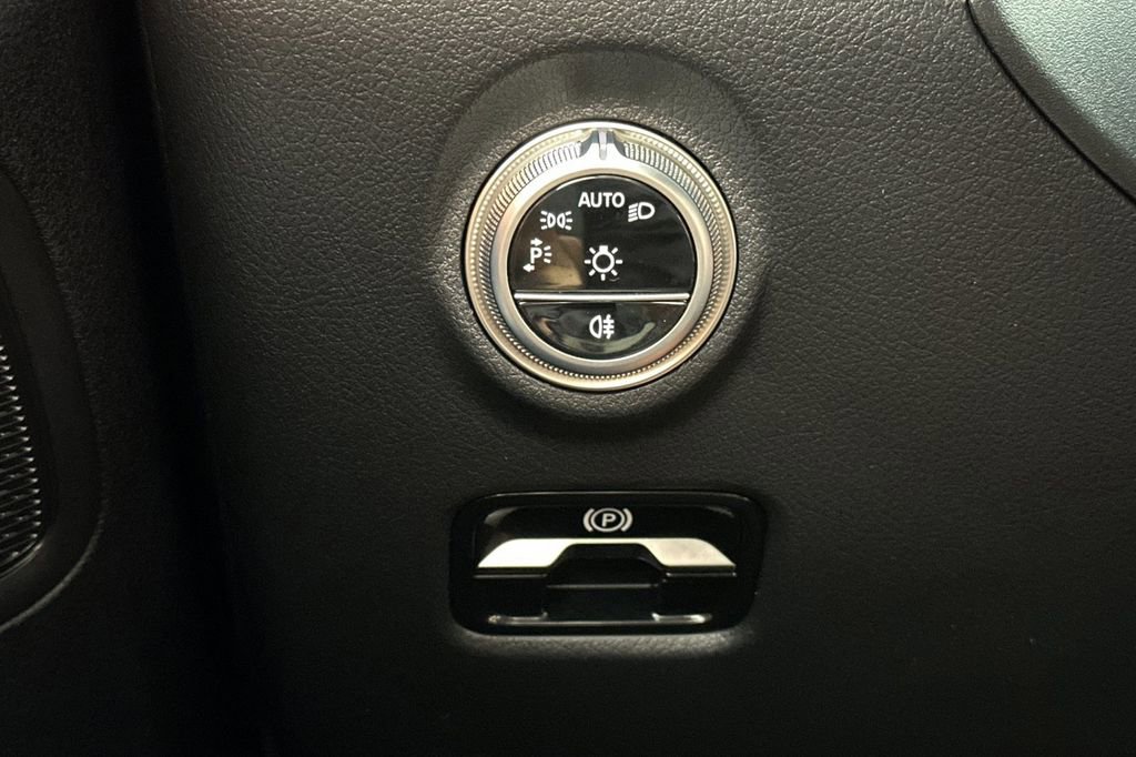 Certified 2025 Mercedes-Benz C 300 4MATIC Sedan image 32