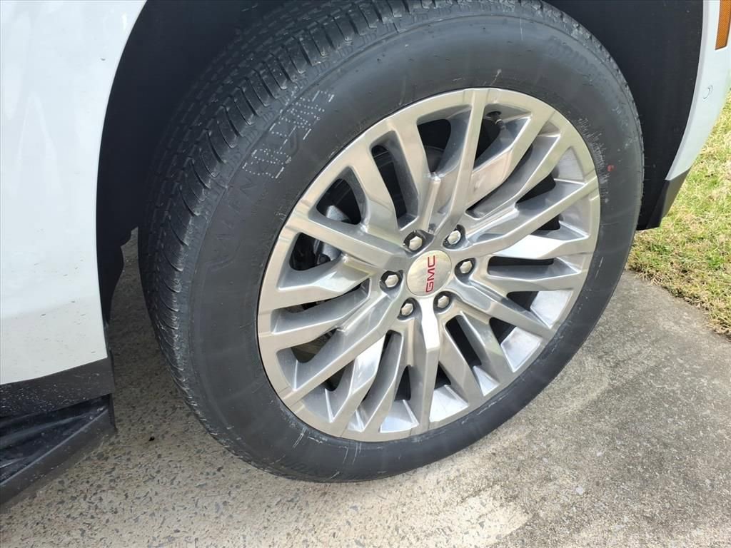 New 2026 GMC Yukon XL Denali image 9