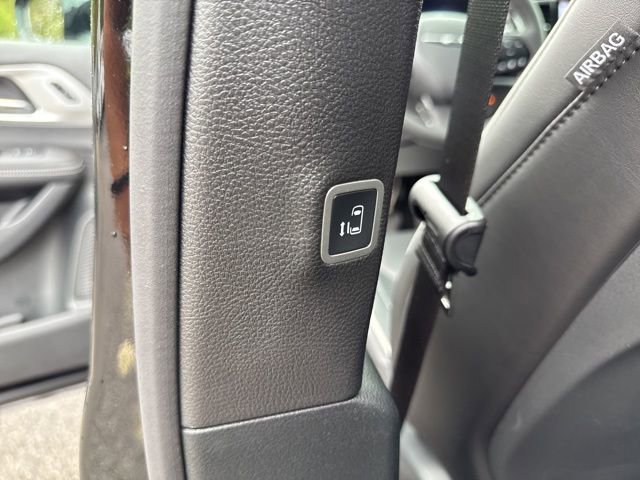 New 2026 Chrysler Pacifica Limited w/ Uconnect Theater Family Group image 20