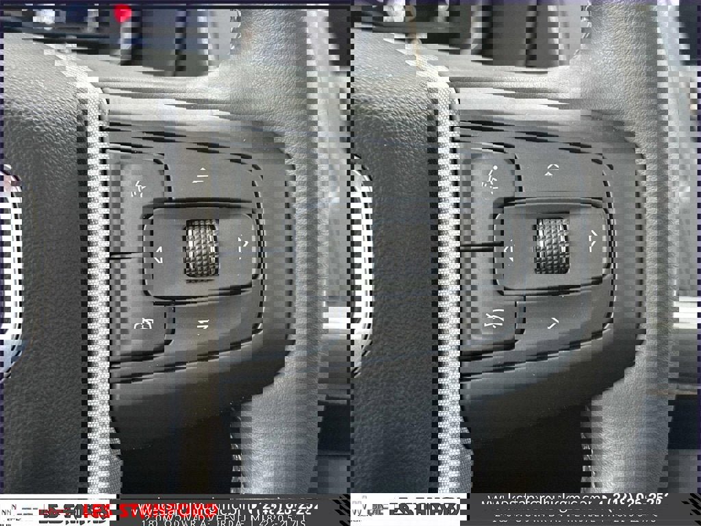 Used 2024 GMC Yukon XL SLT w/ SLT Premium Package image 26