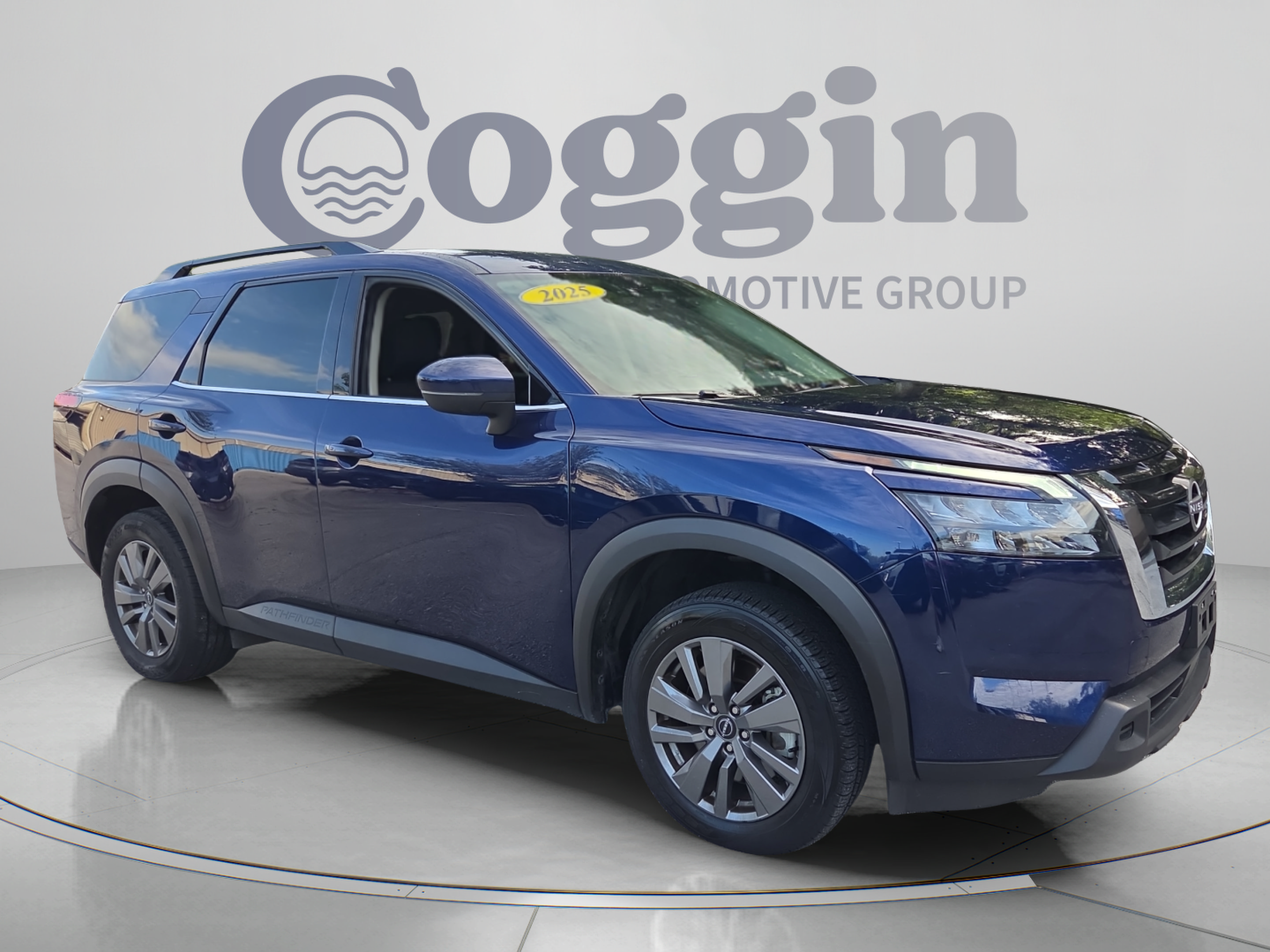 Used 2025 Nissan Pathfinder SV FWD image 7