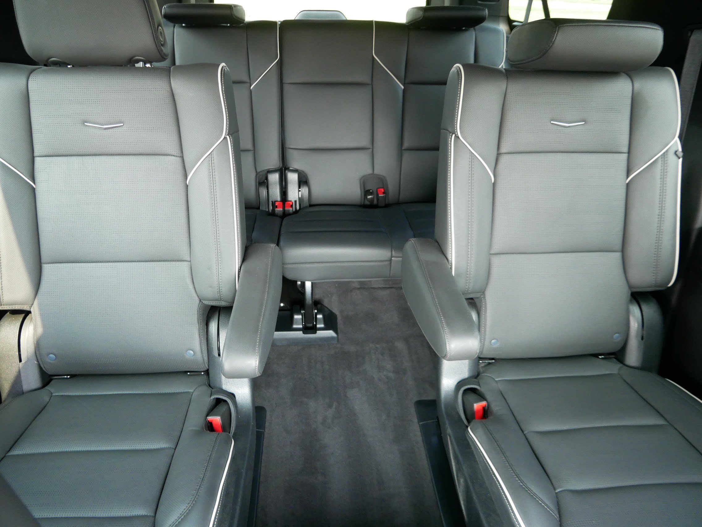Used 2023 Cadillac Escalade ESV Premium Luxury w/ LPO, Radiant Package AWD/4WD image 13