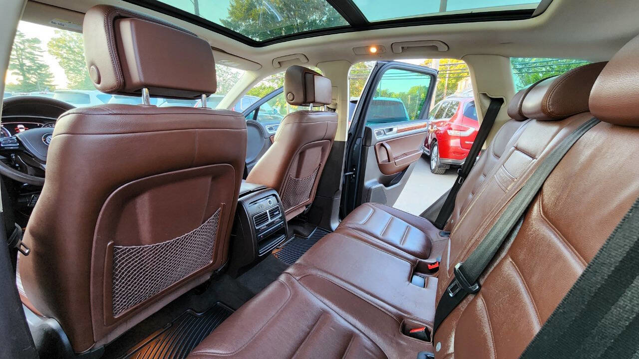 Used 2012 Volkswagen Touareg Executive image 31