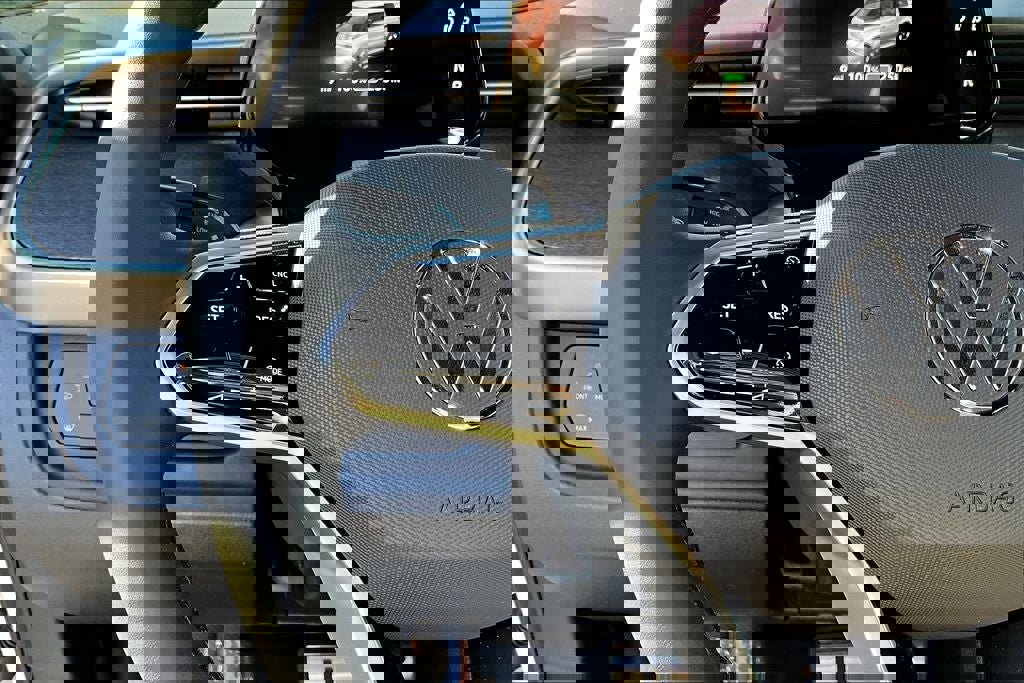 Certified 2025 Volkswagen ID. Buzz Pro S image 22