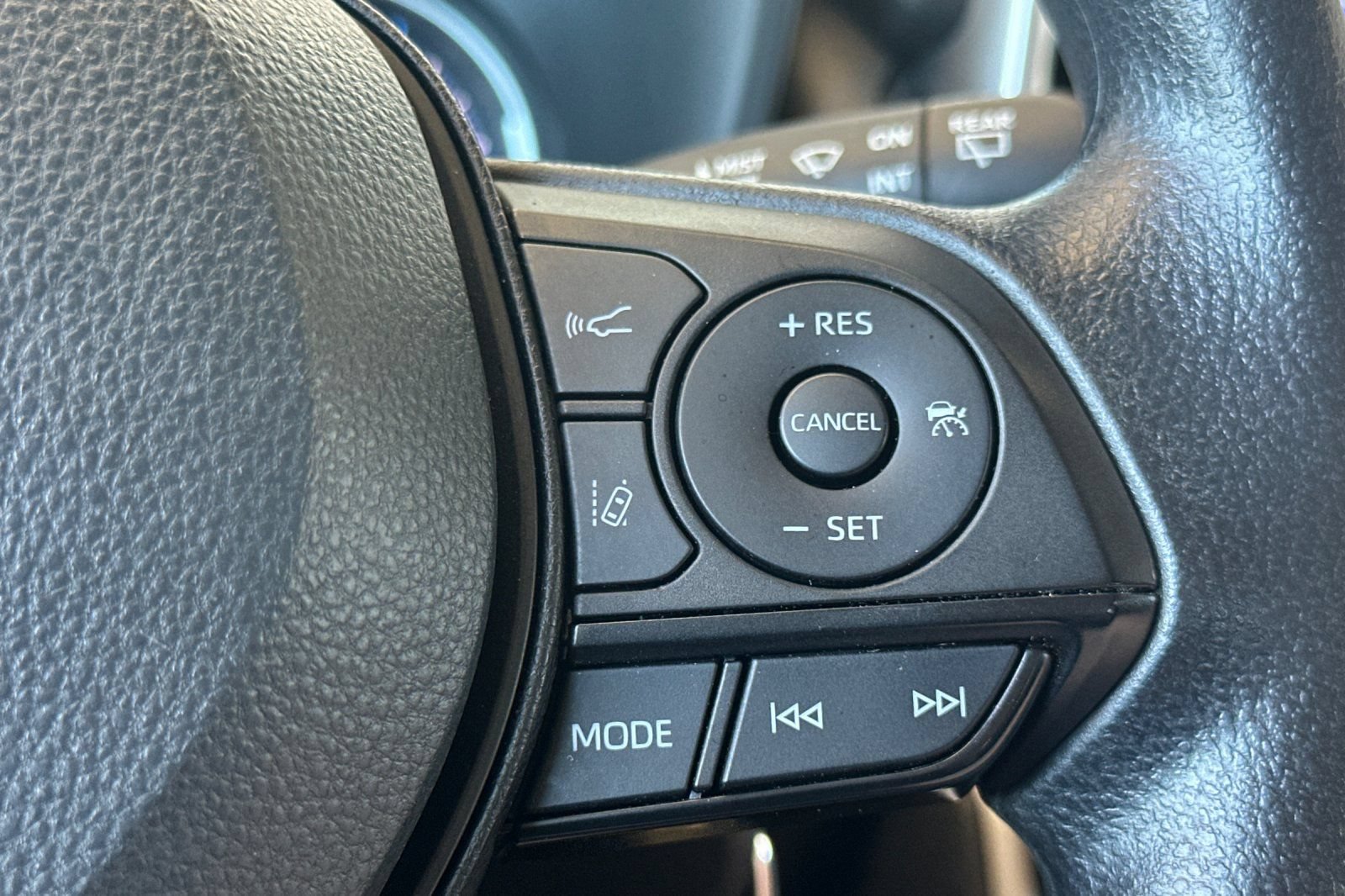 Used 2024 Toyota RAV4 LE AWD/4WD image 27