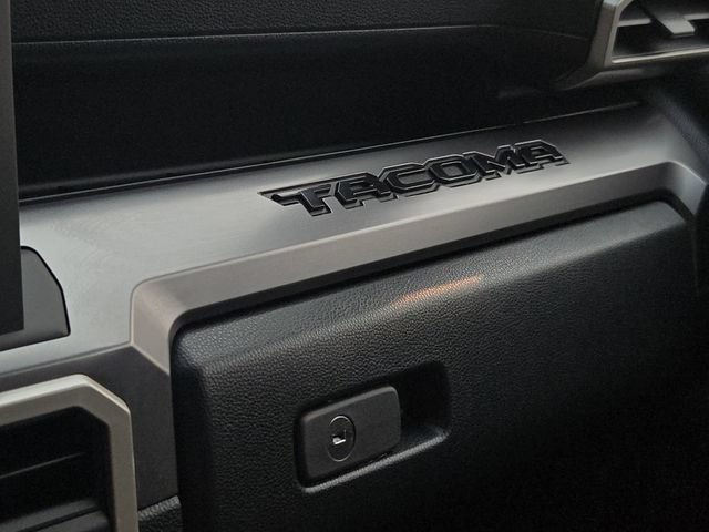 Certified 2025 Toyota Tacoma SR5 AWD/4WD image 22