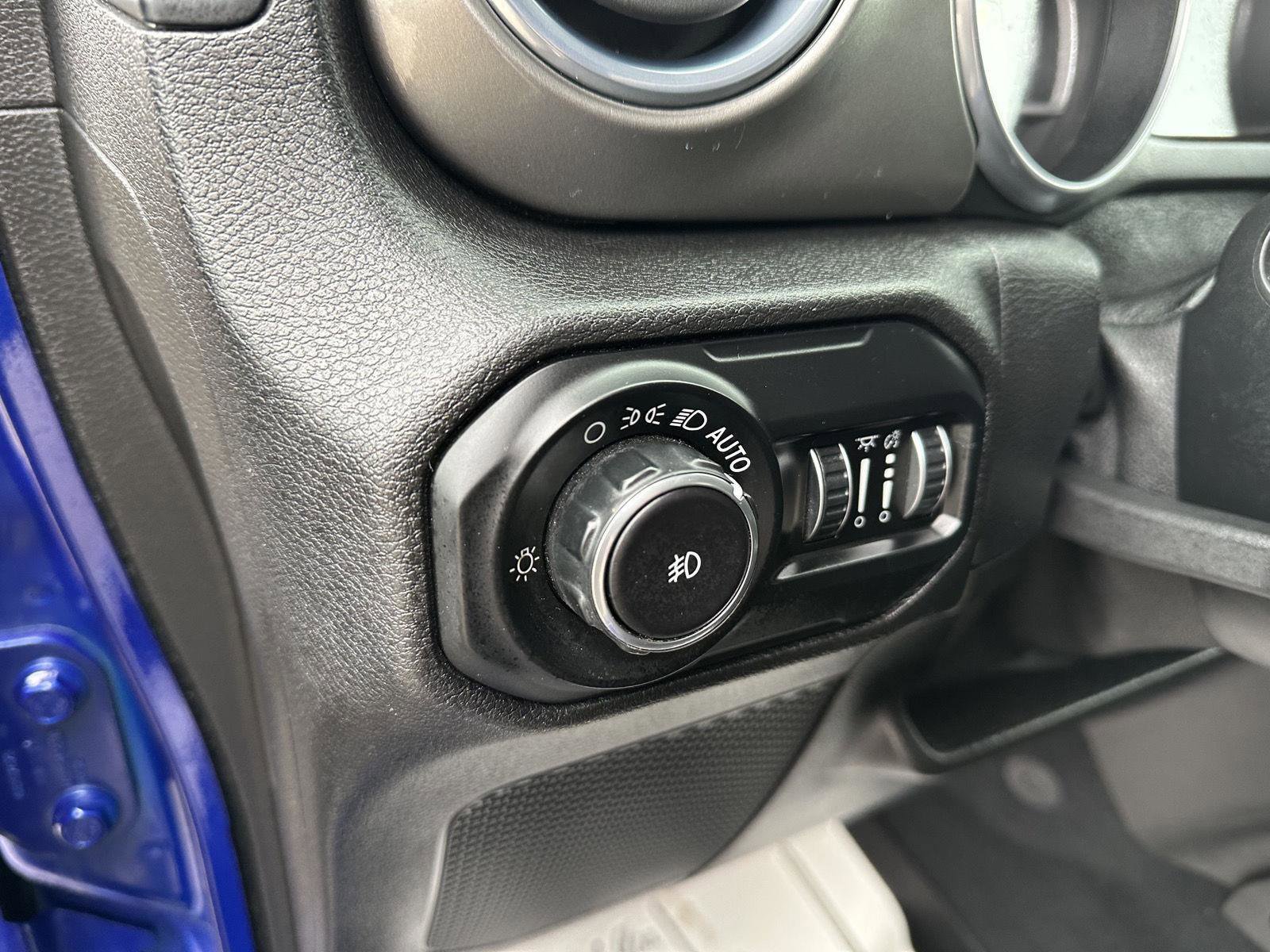 Used 2018 Jeep Wrangler Unlimited Sahara w/ Cold Weather Group image 24