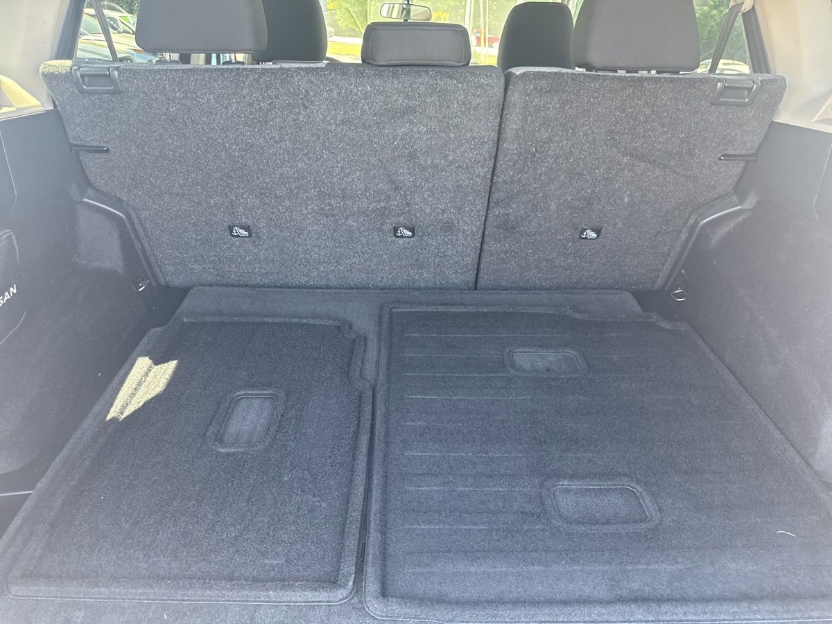 Used 2023 Nissan Rogue SV image 36