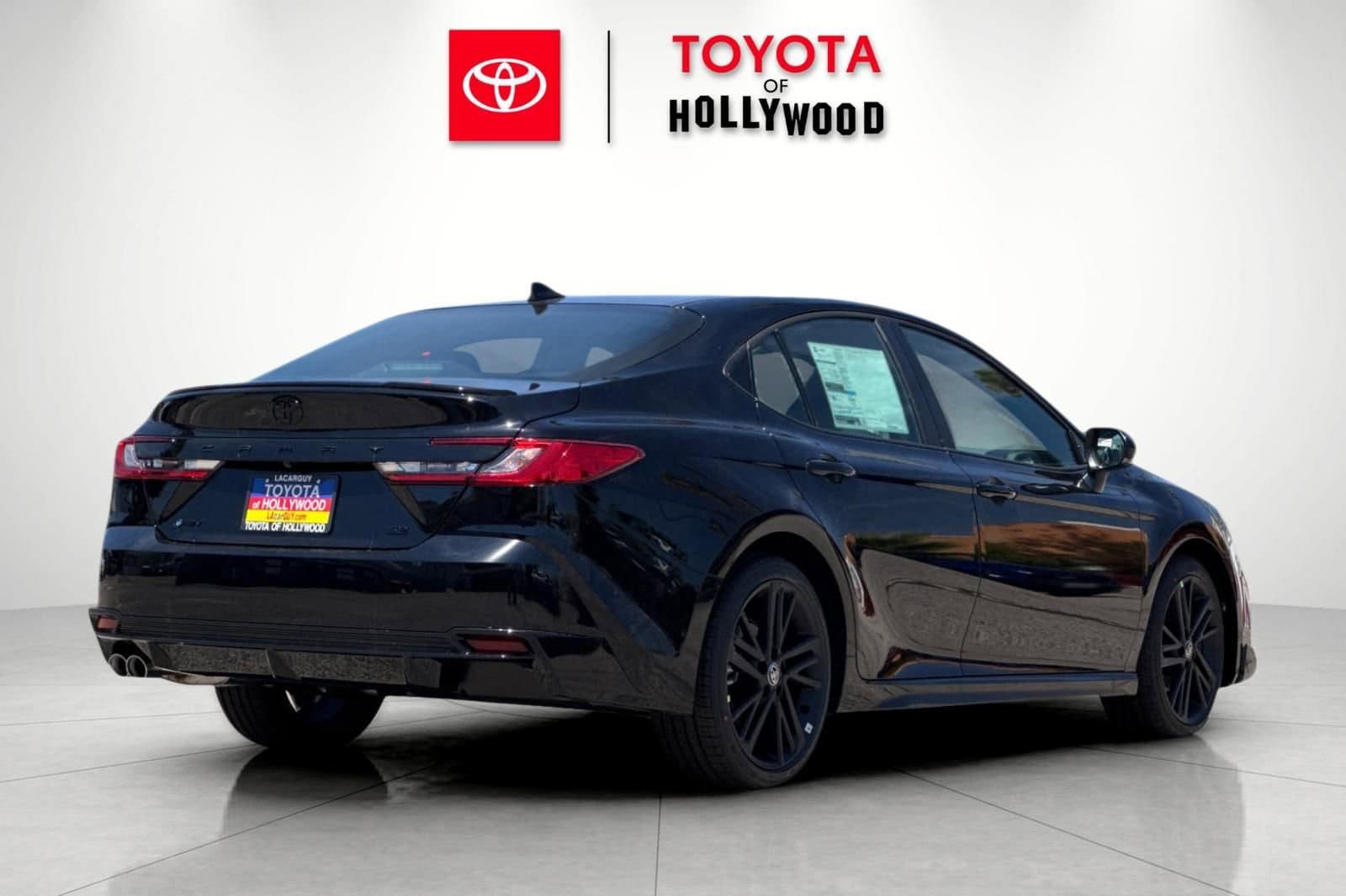 New 2026 Toyota Camry Hybrid FWD image 4