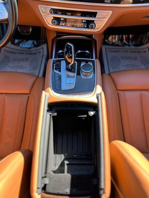 Used 2022 BMW 750i xDrive w/ M Sport Package image 20