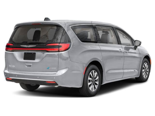 Certified 2024 Chrysler Pacifica Limited FWD image 2