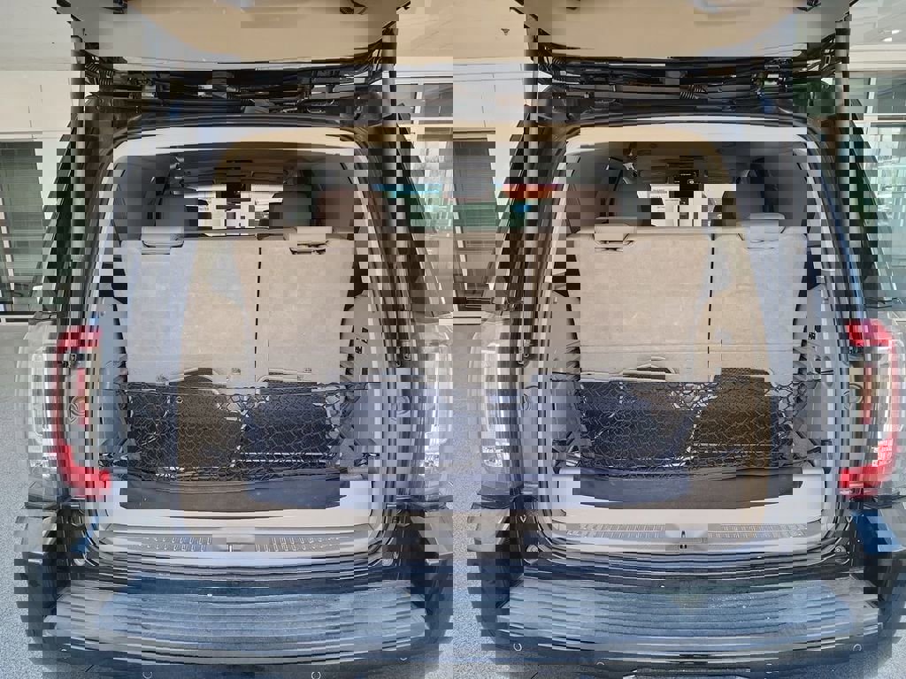 Used 2017 GMC Yukon SLT w/ Open Road Package image 26