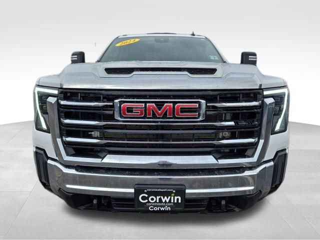 Used 2024 GMC Sierra 3500 SLE w/ SLE Convenience Package image 4