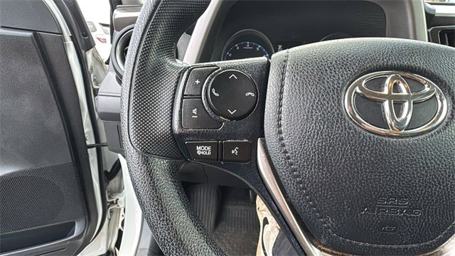 Used 2018 Toyota RAV4 LE image 15