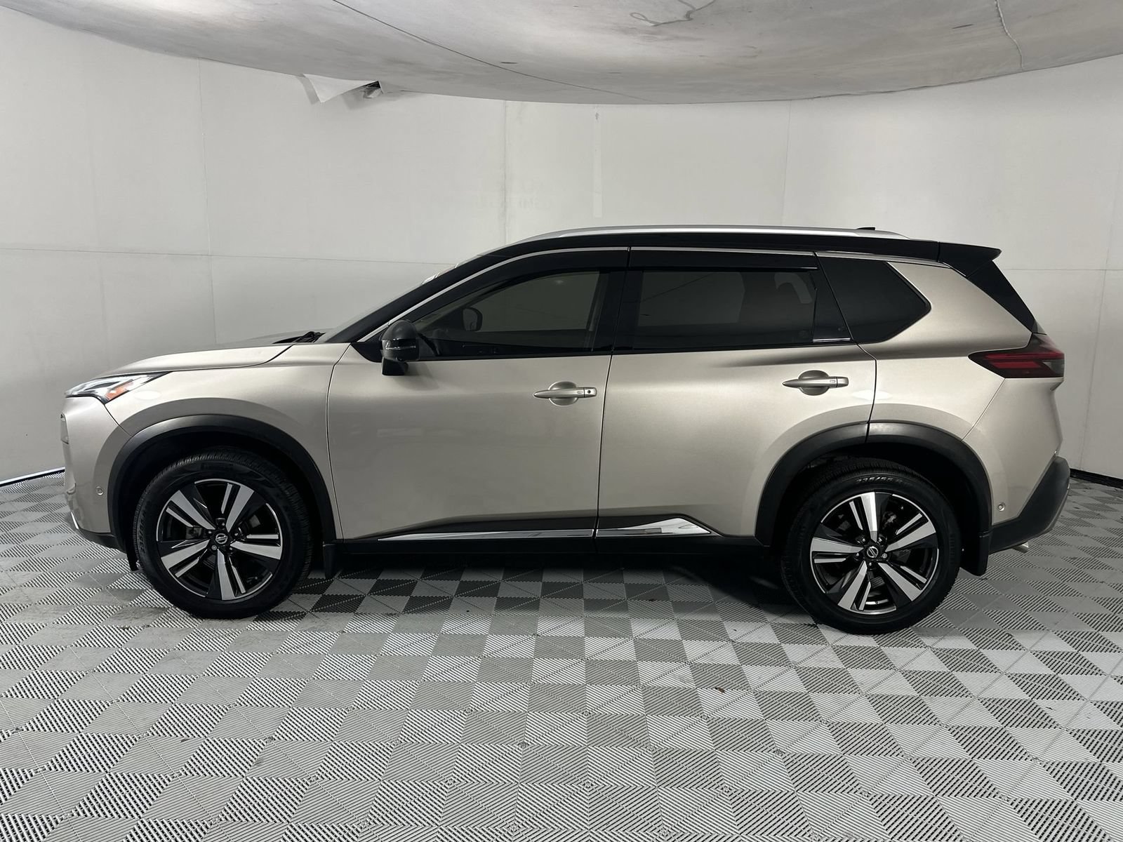 Certified 2021 Nissan Rogue Platinum AWD/4WD image 5