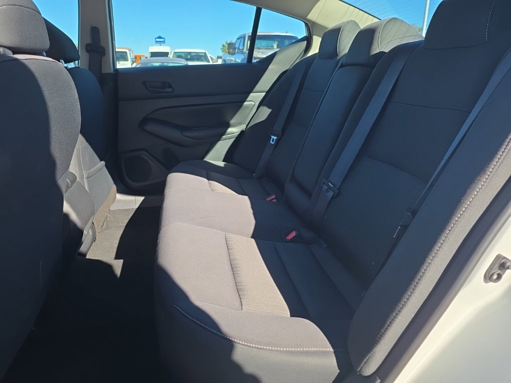Used 2025 Nissan Altima 2.5 SV FWD image 10