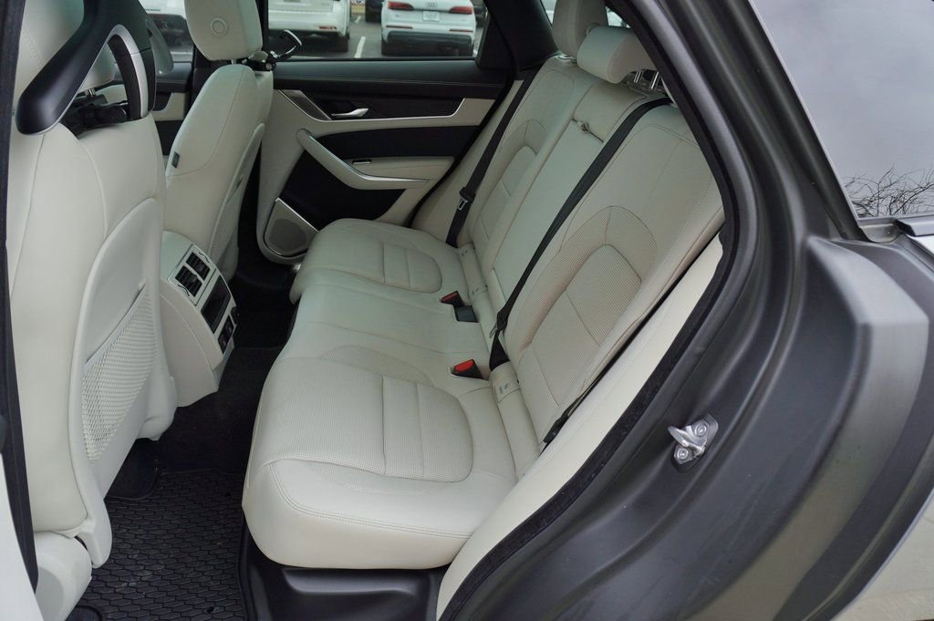Used 2025 Jaguar F-PACE R-Dynamic S AWD/4WD image 31
