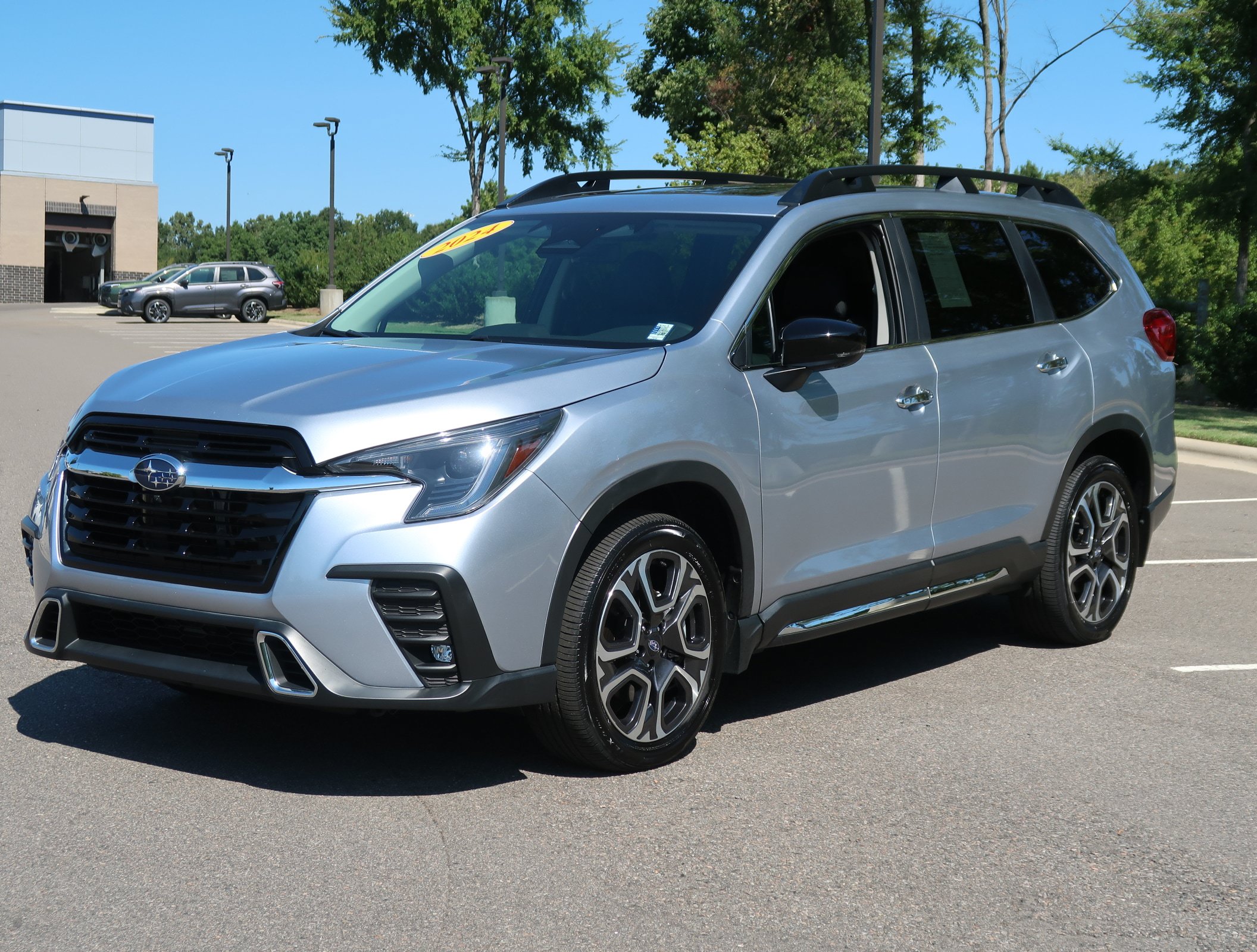 Used 2024 Subaru Ascent Touring w/ Popular Package #2 AWD/4WD image 3