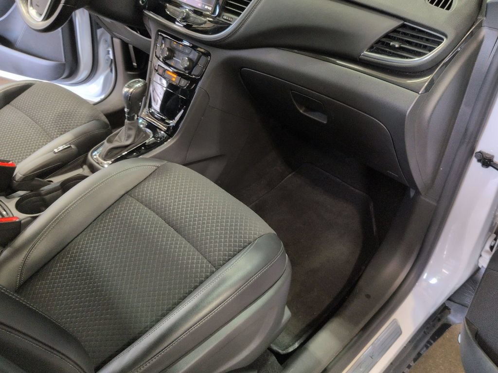Used 2022 Buick Encore Preferred AWD/4WD image 28