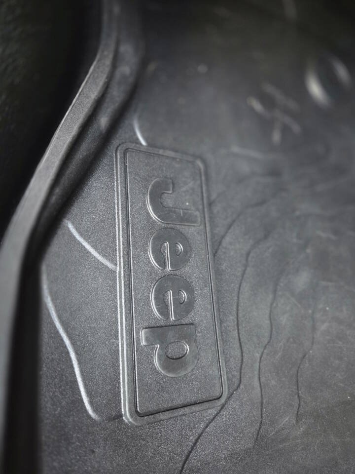 Used 2018 Jeep Wrangler Unlimited Sahara AWD/4WD image 25