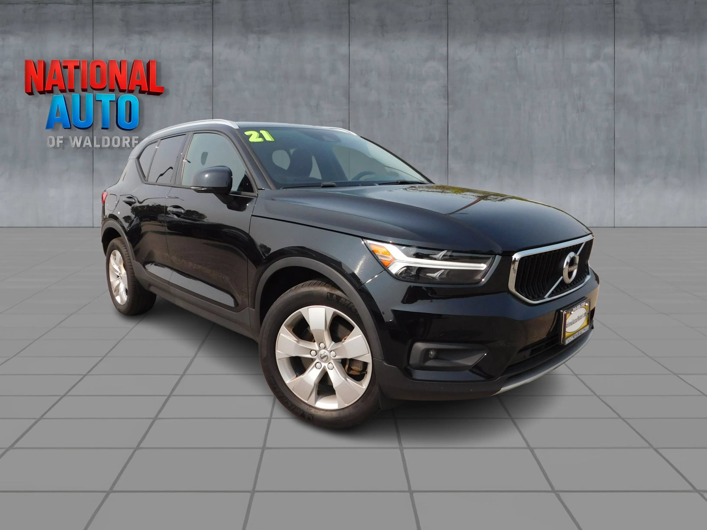 Used 2021 Volvo XC40 T4 Momentum