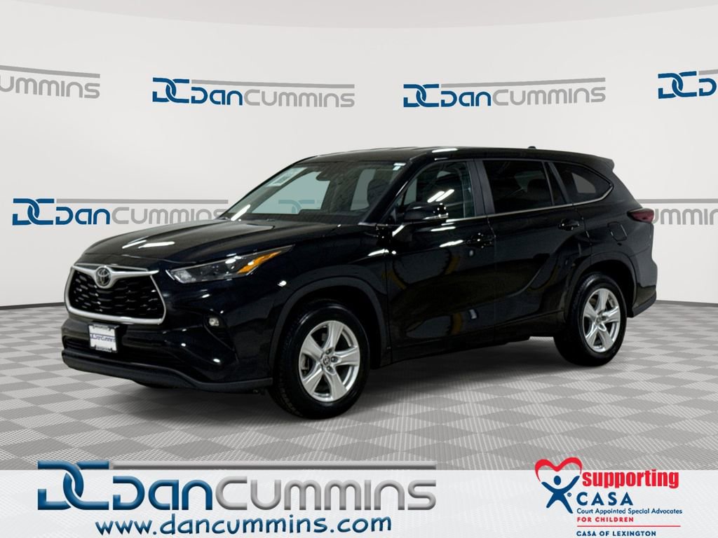 Used 2024 Toyota Highlander LE image 1