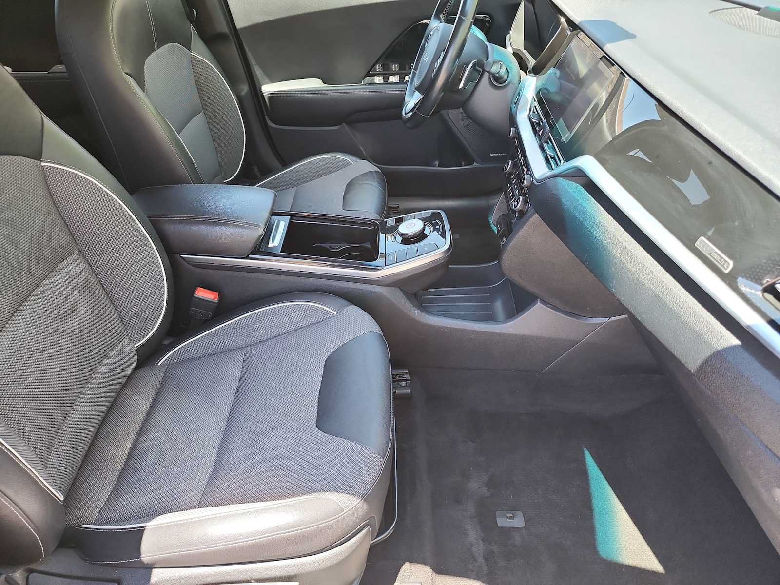 Used 2022 Kia Niro EX FWD image 18