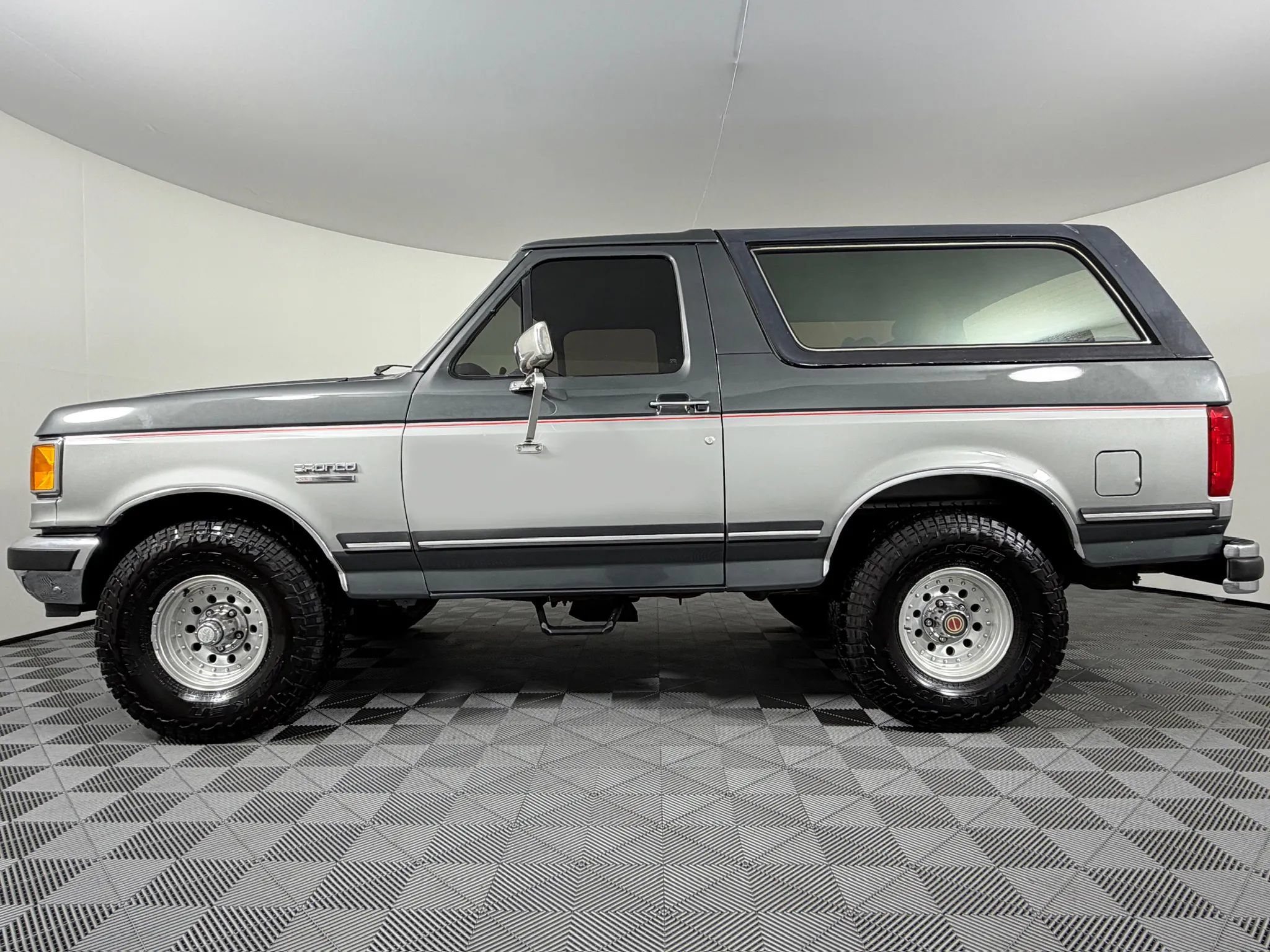 Used 1990 Ford Bronco AWD/4WD image 5
