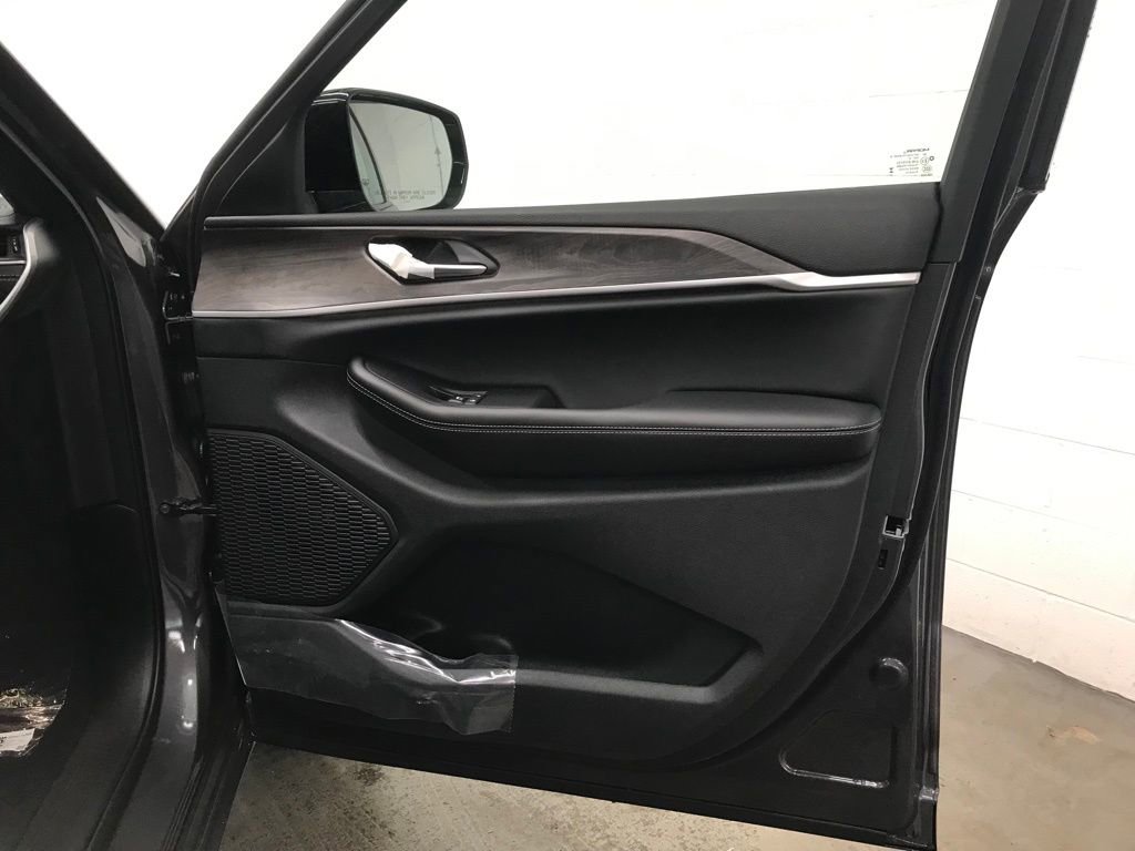 New 2025 Jeep Grand Cherokee Limited image 39